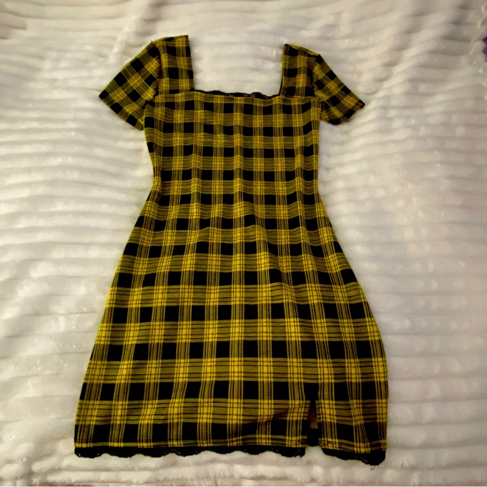 Women’s Yellow/Black Eyeshadow Mini Dress
